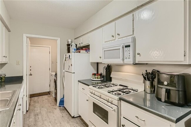 Building Photo - 2124 Redwing Way