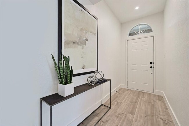 Building Photo - 10612 Watchful Fox Dr