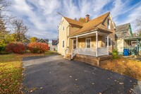 Building Photo - 2 Bedroom 1 Bath South Wedge, 1st floor la...