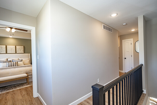 Upstairs hallway leading to additional two bedrooms and full bathroom. - 110 Sierra Cir