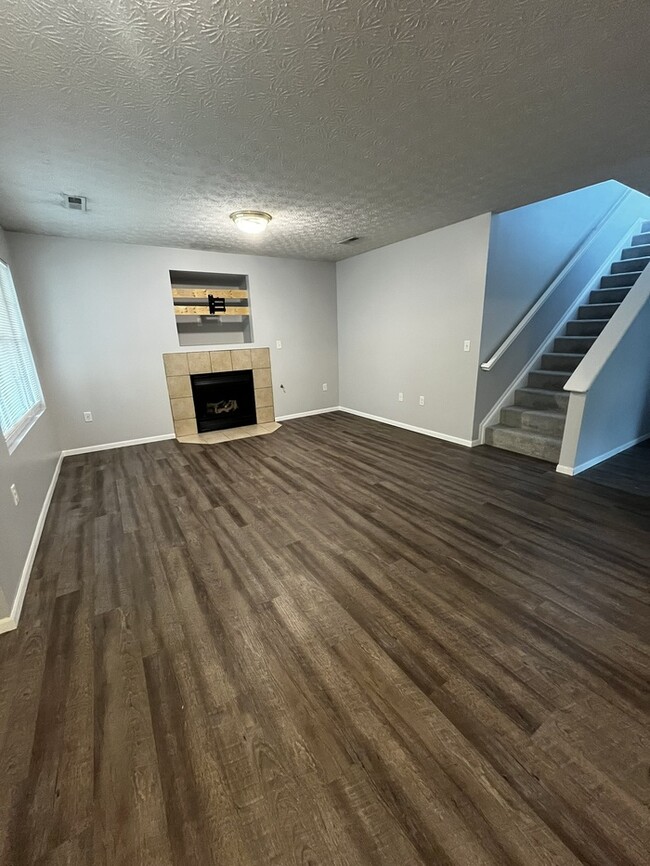 Building Photo - Beautiful 3 Bedrooms Home inside Willows a...