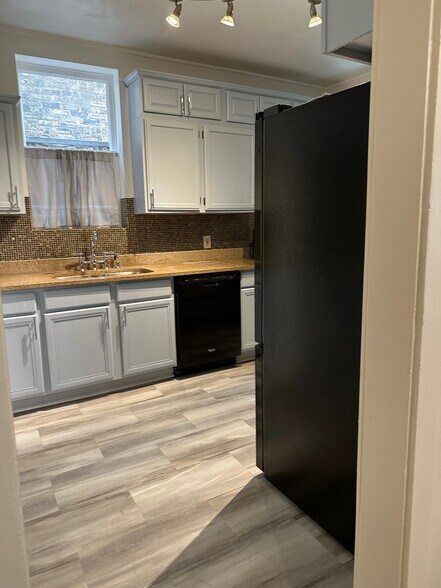 Building Photo - 1432 W Jonquil Ter