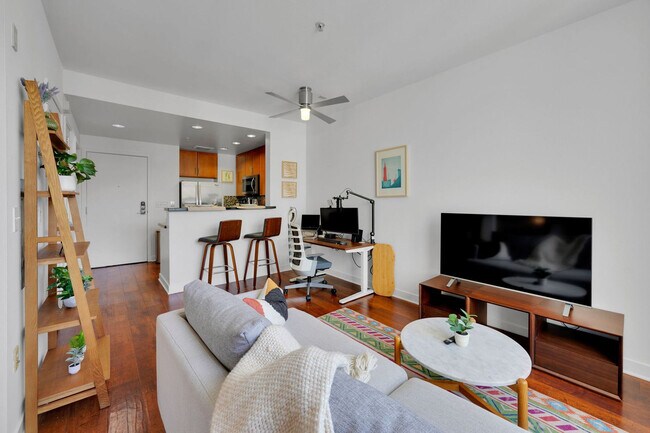 Building Photo - 355 Berry St