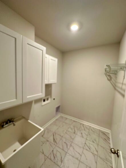 Building Photo - 304 Greymoor Ln