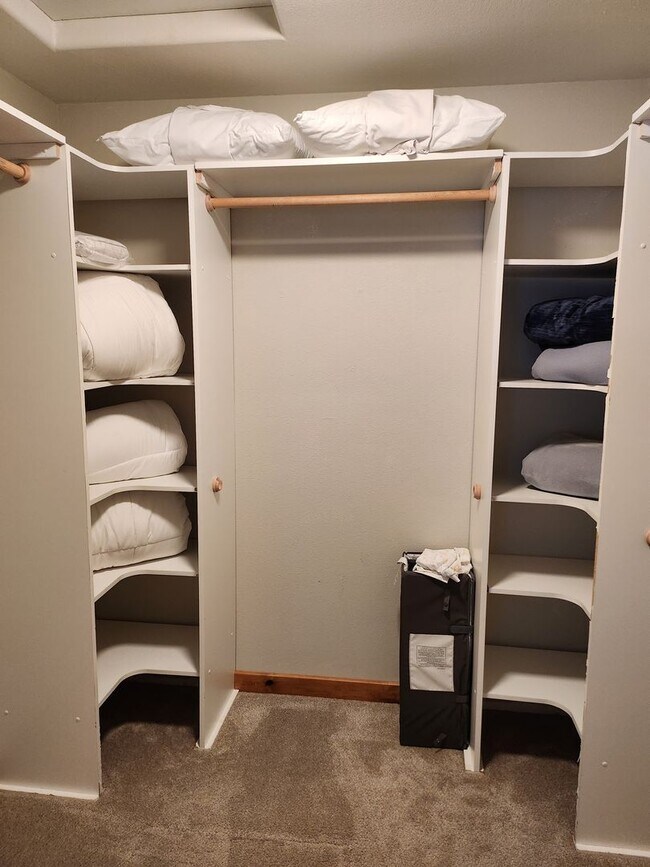 Building Photo - Seasonal Rental - Available through April 30, 2026