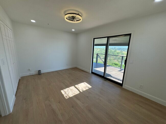 Building Photo - 5430 Sunny Ridge Pl