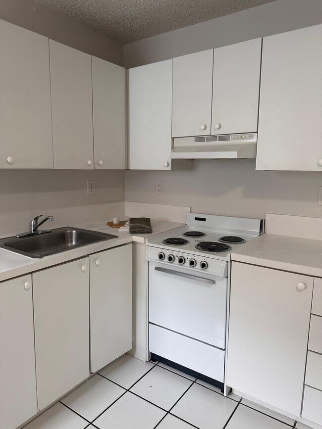 Interior Photo - 626 - Kina Hialeah