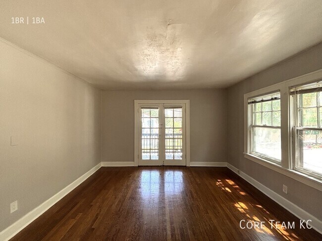 Building Photo - 103 W 51st St