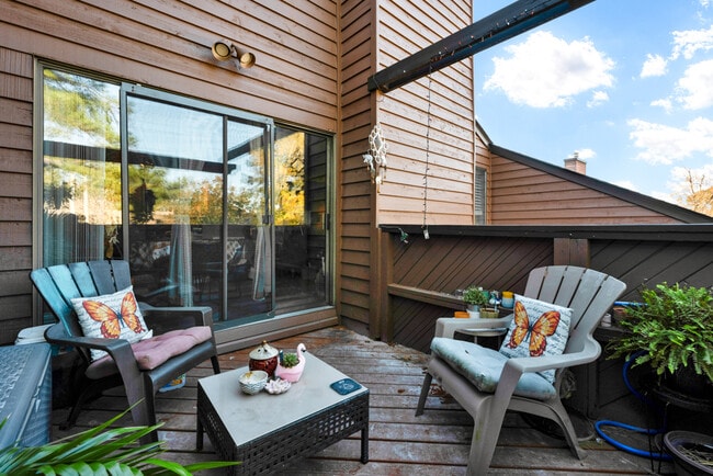 Building Photo - 411 Nottinghill Park