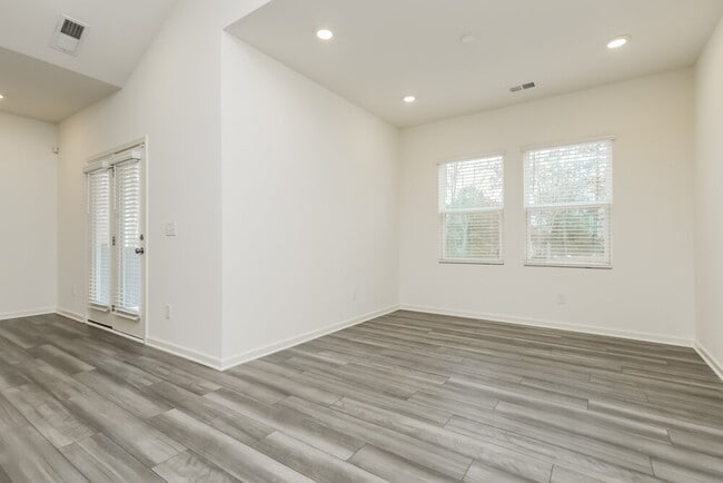 Building Photo - 7018 Rochford Dr