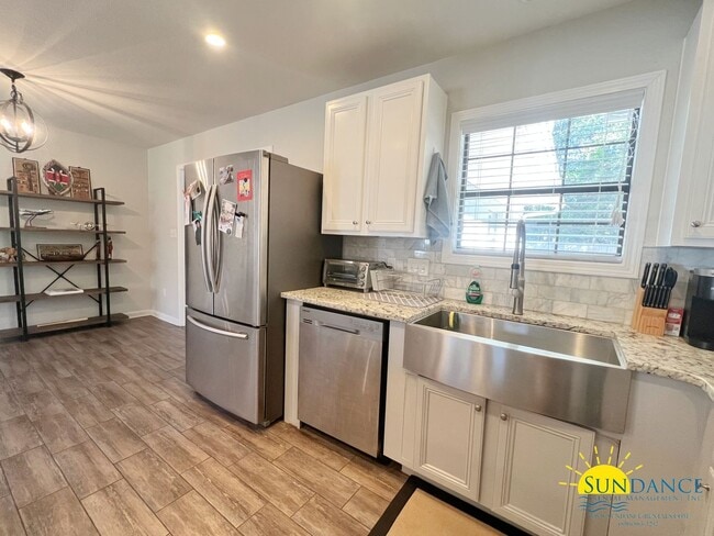 Building Photo - Gorgeous 3 Bedroom Home in Shalimar!