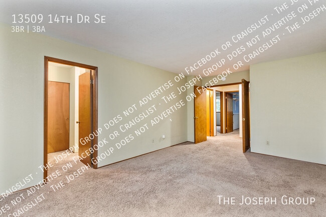Building Photo - 13509 14th Dr SE