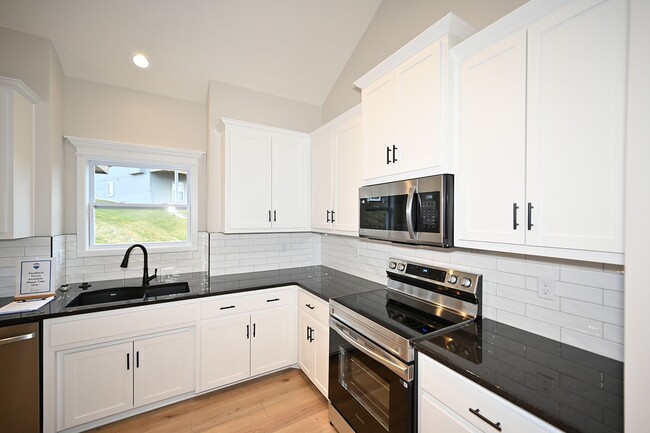 Building Photo - For Rent-Beautiful New 4 Bedroom, 3 bathro...