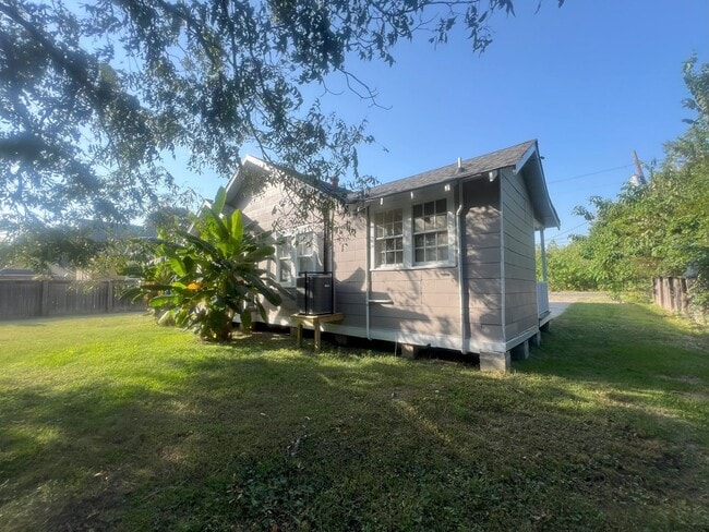 Building Photo - Charming 3-Bedroom Home Near Baton Rouge G...