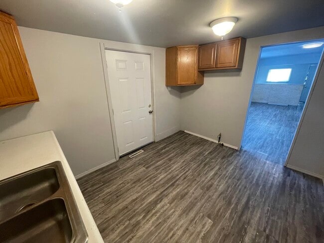 Building Photo - 624 Grant-N