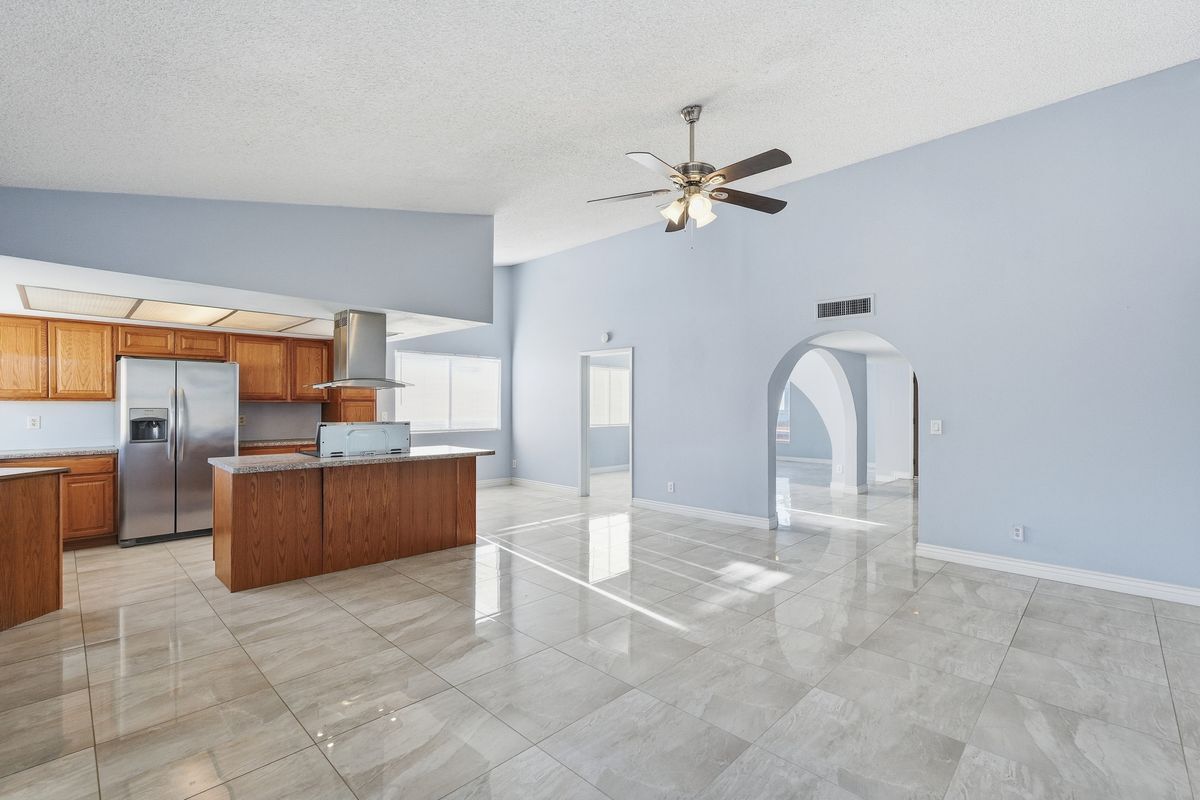 Building Photo - 17853 N 43rd Dr