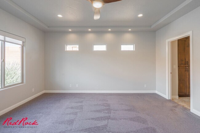 Building Photo - Stunning 4 Bedroom Home with Gorgeous Back...
