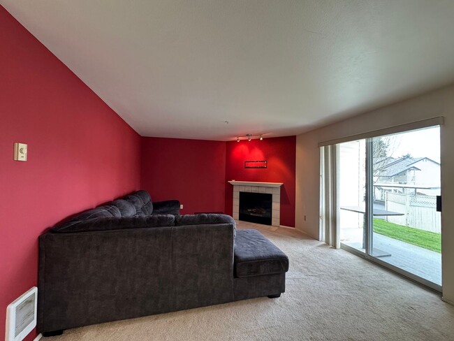 Building Photo - Comfortable & Convenient Condo in Renton