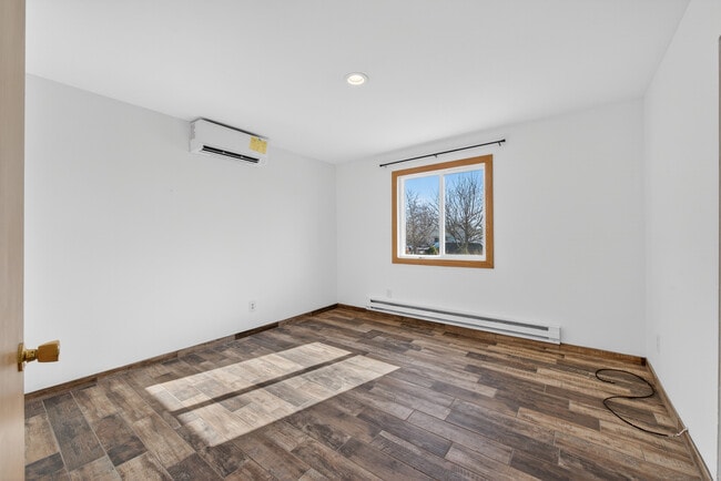 Building Photo - 1142 Ohio Ct