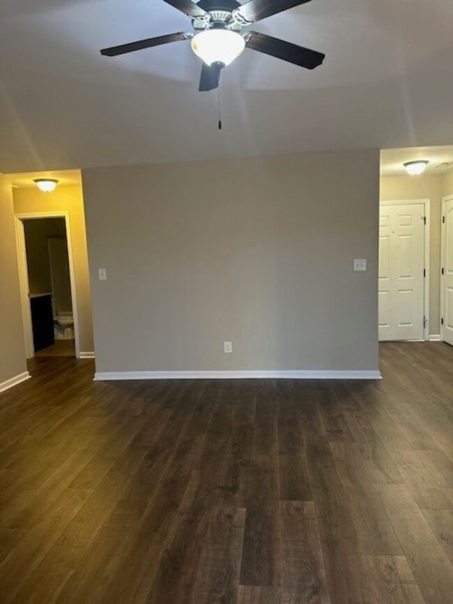 Building Photo - 3 Bed/2 Bath Home - 10 minutes to SJAFB!