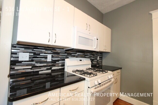 Building Photo - 536 Lafayette Ave SE