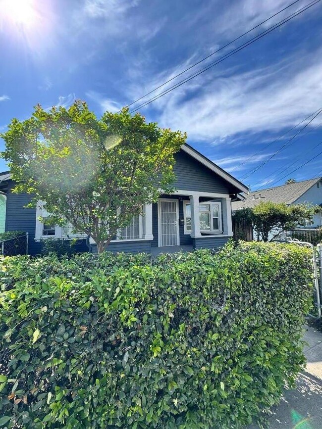 Building Photo - 961 S 7th St