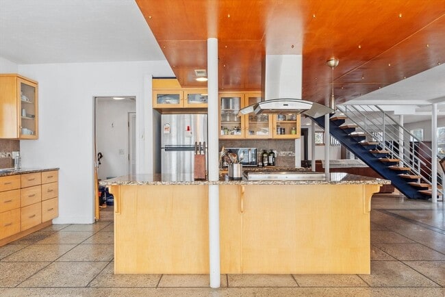 Building Photo - 5 Avondale Ave