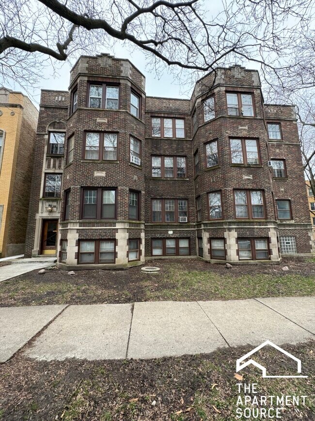 Building Photo - 2221 W Arthur Ave