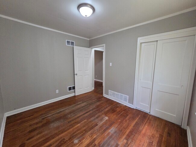 Building Photo - 4062 Shirley Dr