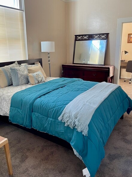 main bedroom - 1231 E 19th St