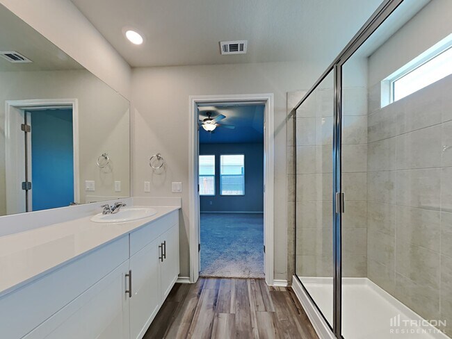 Building Photo - 5217 Saddle Clb Dr