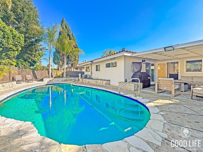 Building Photo - Beautiful 3BD/2BA W/ Private Pool, Attached Garage, and A/C in Clairemont!