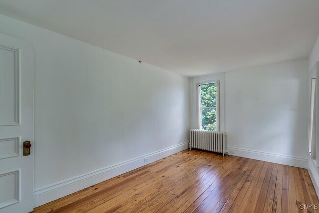 Building Photo - 160 Ten Eyck St