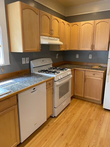 Kitchen - 4615 Fremont Ave N