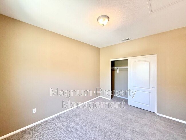 Building Photo - 28853 Sarasota Way