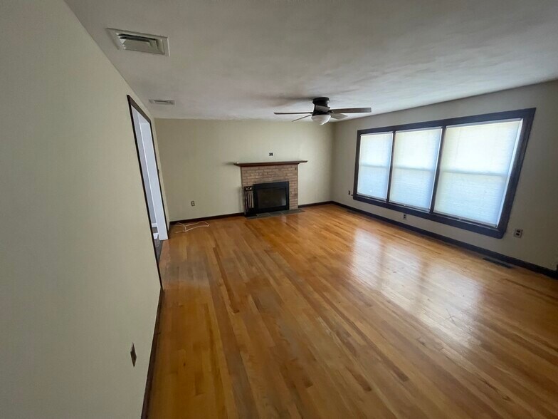 Building Photo - 407 Mount Allen Drive