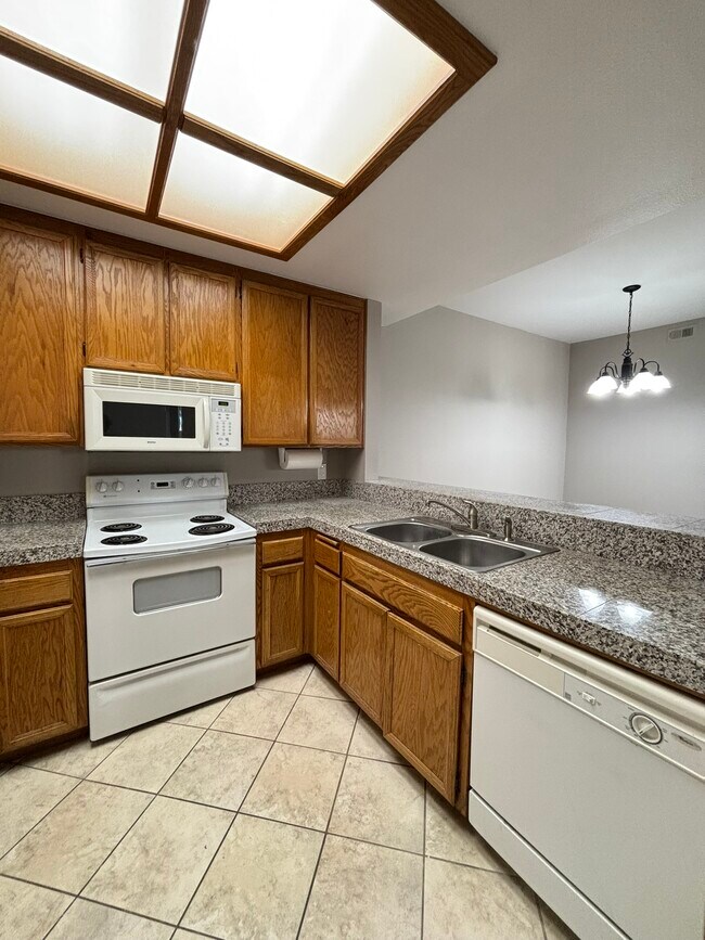 Building Photo - 2232 River Run Dr