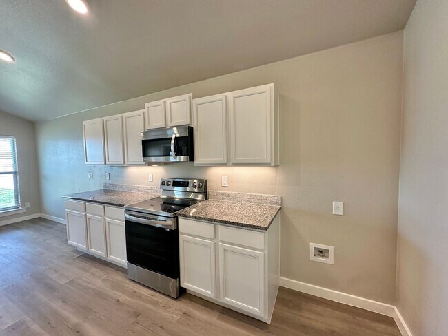 Building Photo - 3 bed/2 bath: Bell Farms AVAILABLE AUGUST!