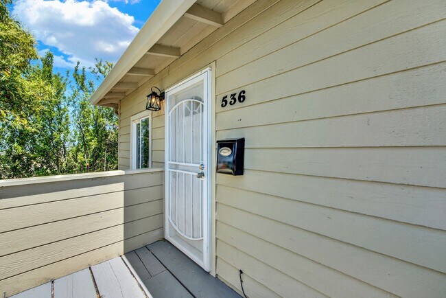 Building Photo - Great 2 Bed 1 Bath House in Vallejo -- AVA...