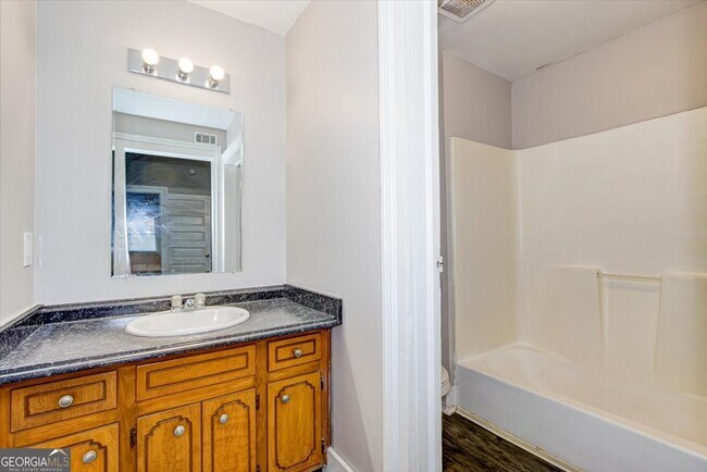 Building Photo - 107 Ellis St