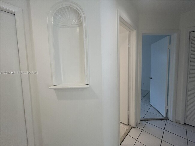 Building Photo - 6804 SW 37th St