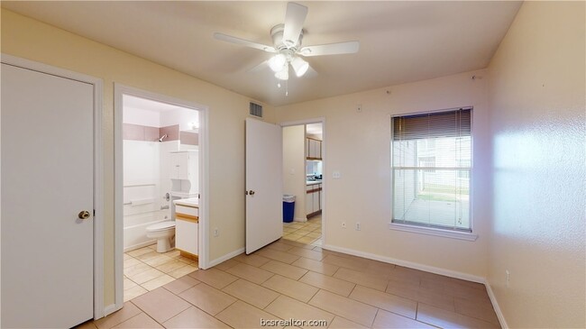 Building Photo - 529 Southwest PKWY Unit 102