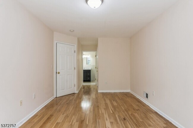 Building Photo - 17 Lackland Ave