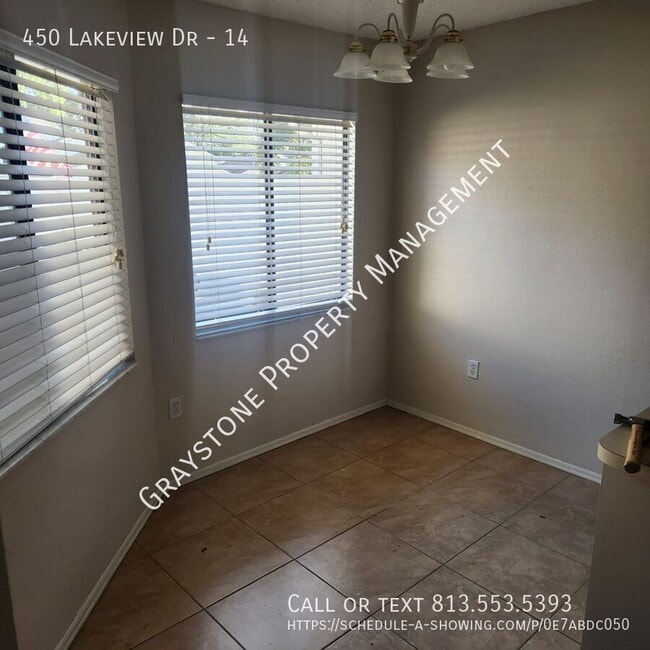Building Photo - 450 Lakeview Dr