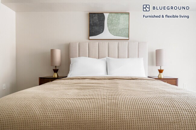 Building Photo - 526 Yale Ave N