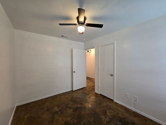 Building Photo - RENT REDUCTION - AVAILABLE NOW!