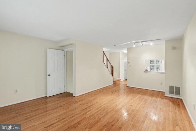 Building Photo - 15067 Maple Glen Ct
