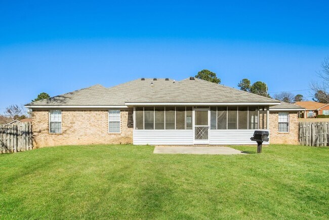 Building Photo - Adorable Augusta Home