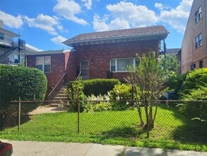 Building Photo - 28 Primrose Ave
