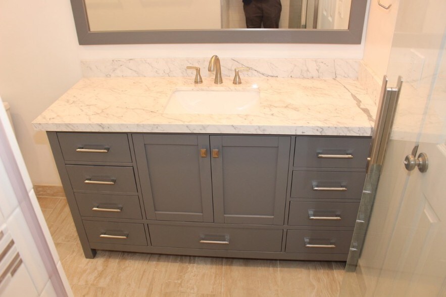 Full Bath - 9703 National Blvd